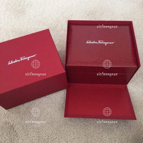 New Authentic Salvatore Ferragamo sparkling watch - Picture 7 of 9